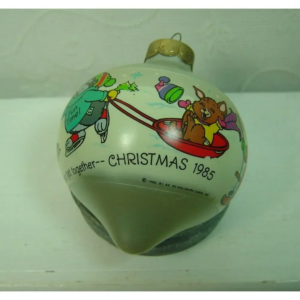 VINTAGE HALLMARK ORNAMENT-TEARDROP GLASS BALL-MERRY SHIRT TALES FROM 1985-NO BOX